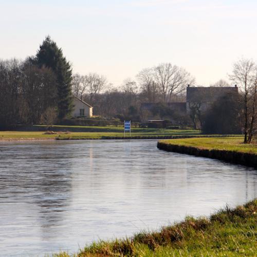 Le gîte vu du canal